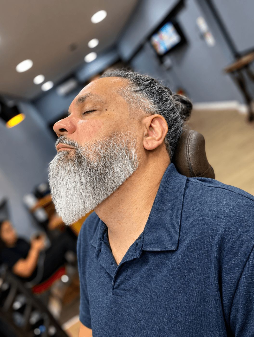 Barba grisalha alinhada